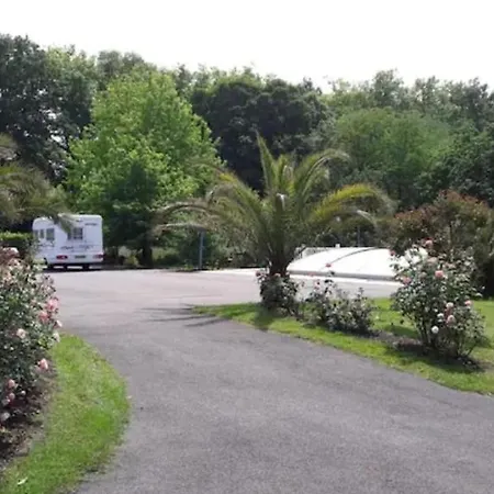 Avec Piscine Partagee * Laurede